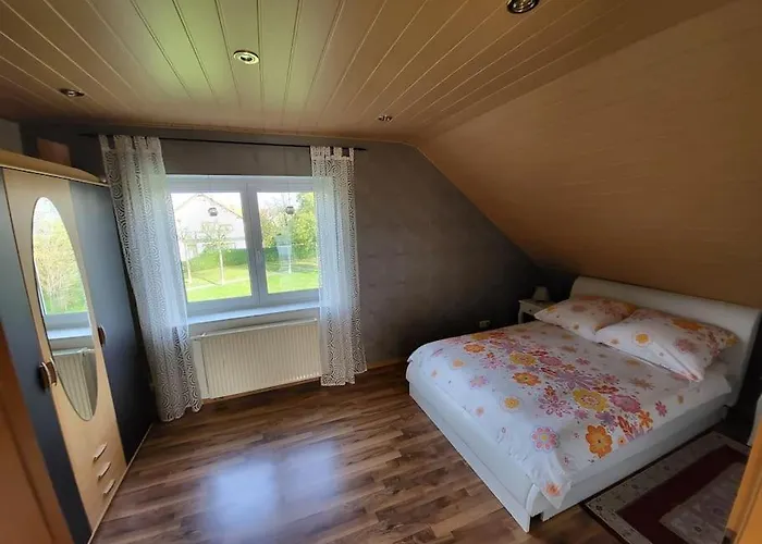 Schoene Wohnung Mit Eigenem Eingang Und Parkplatz