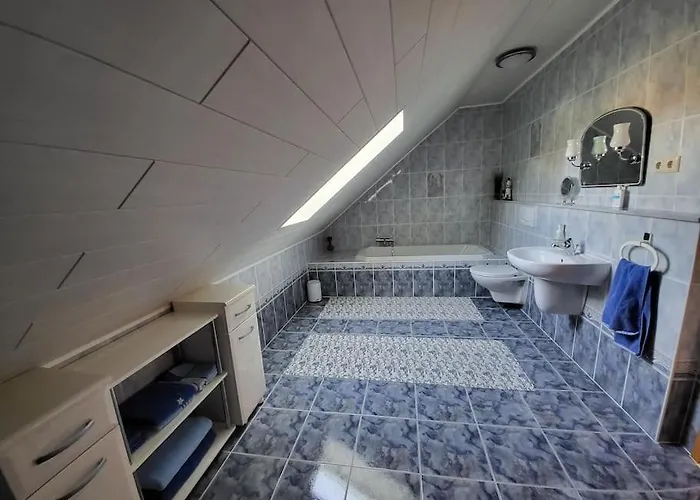 Schoene Wohnung Mit Eigenem Eingang Und Parkplatz