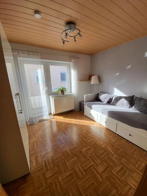 Schoene Mit Eigenem Eingang Und Parkplatz Appartement Fulda